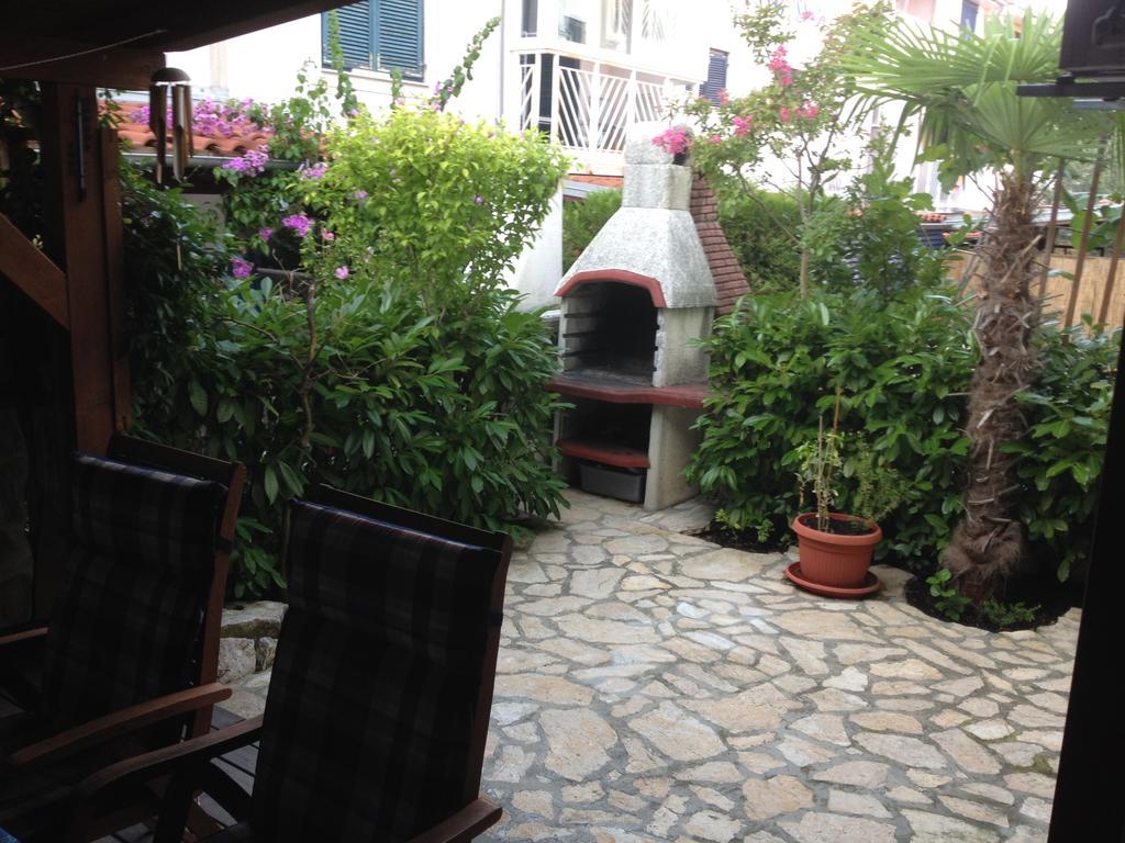 Apartment Garden Malinska Exterior photo