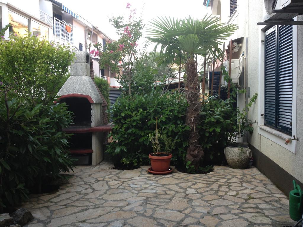 Apartment Garden Malinska Exterior photo